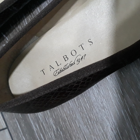 Talbots python print brown leather flats. Mint condition. Size 7B - Picture 4 of 12